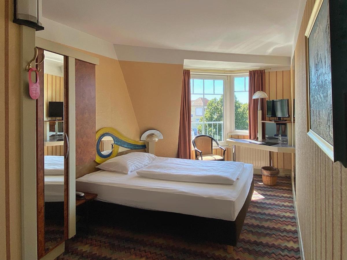 Zum Gruenen Turm Hotell Hohen Neuendorf Eksteriør bilde